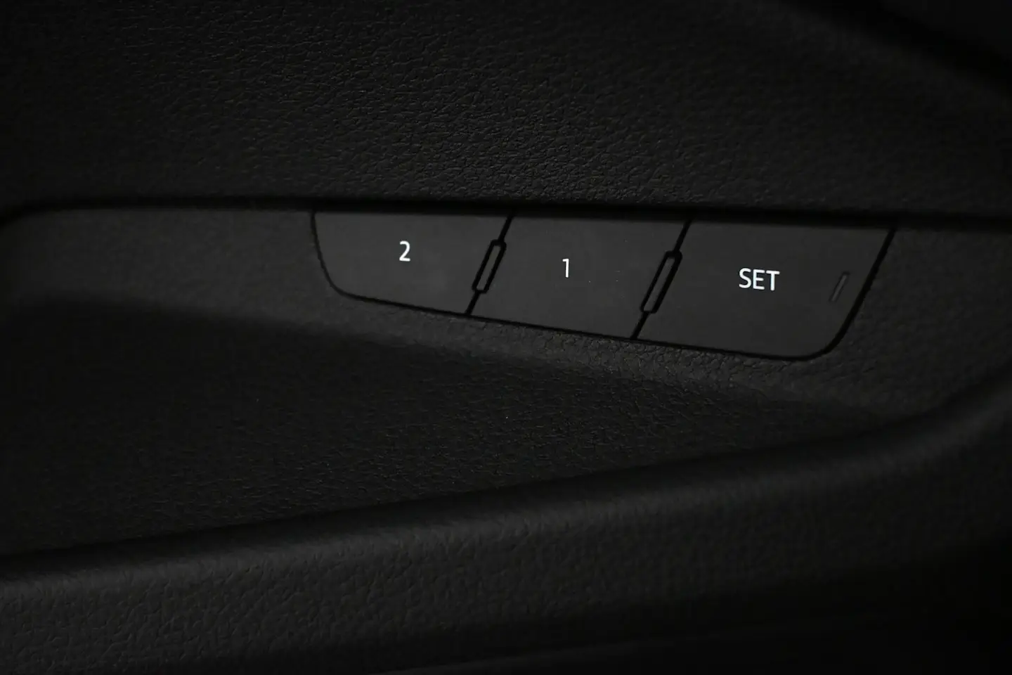 Car Image - 24sD6Bo5vEAe1jEE0vrRfv