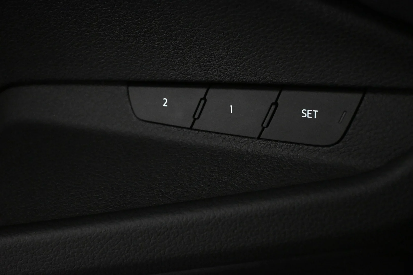 Car Image - 24sD6Bo5vEAe1jEE0vrRfv