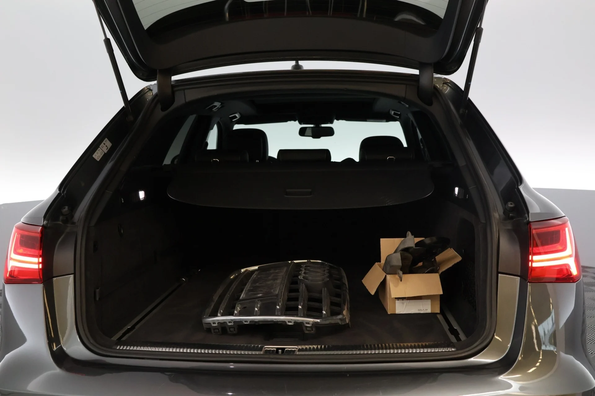 Car Image - 4g5RvvS0yArUidwMJcTJP6