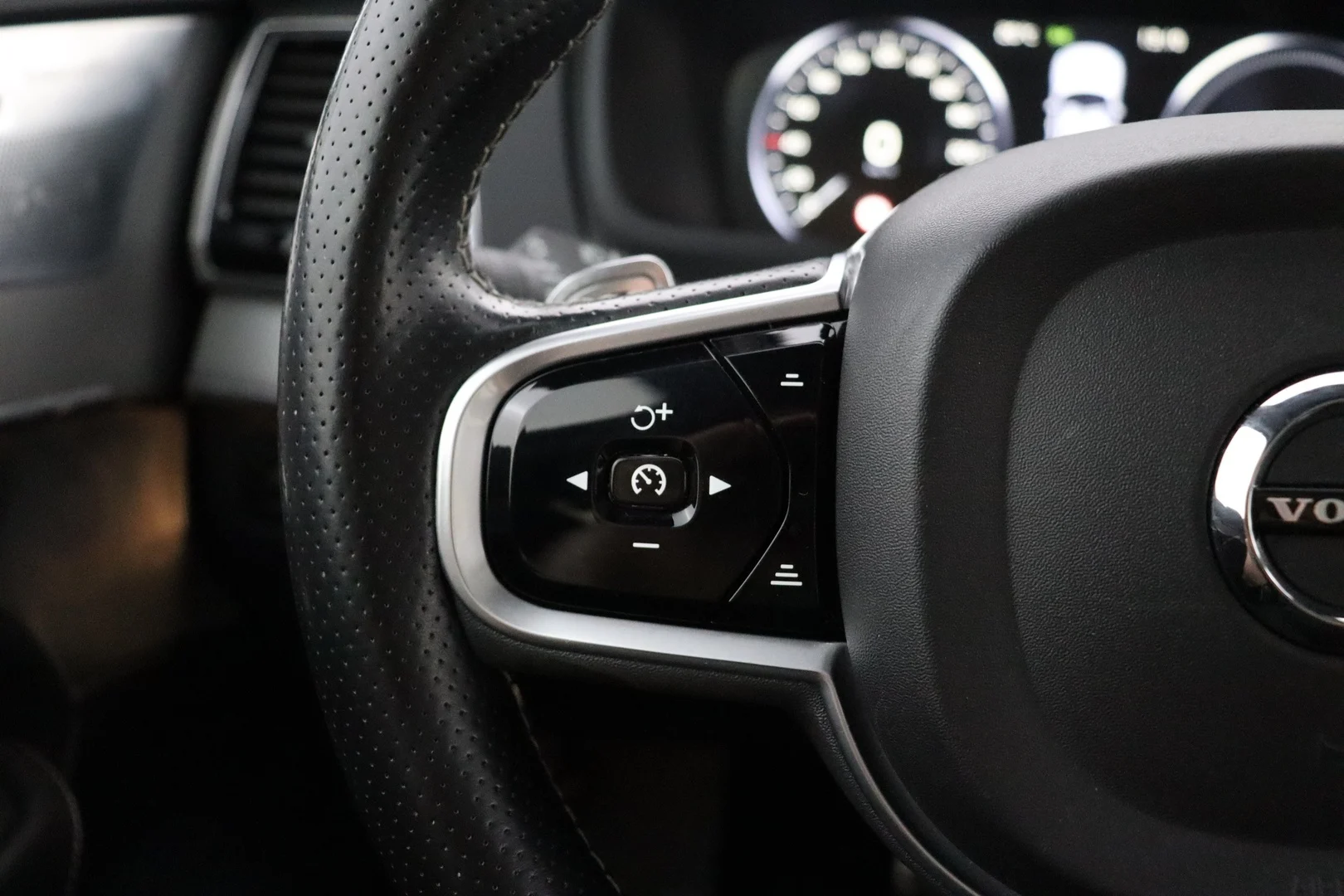 Car Image - 3x8C7pFDsOW0TwFaytcHe