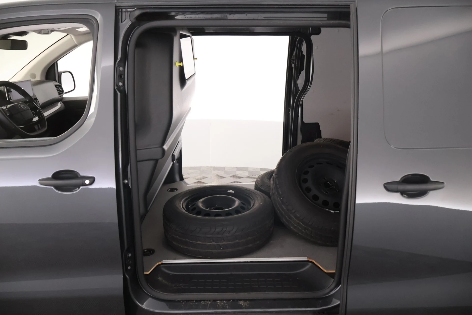 Car Image - 77cKFy9IzN0mO4ykSwHCLZ