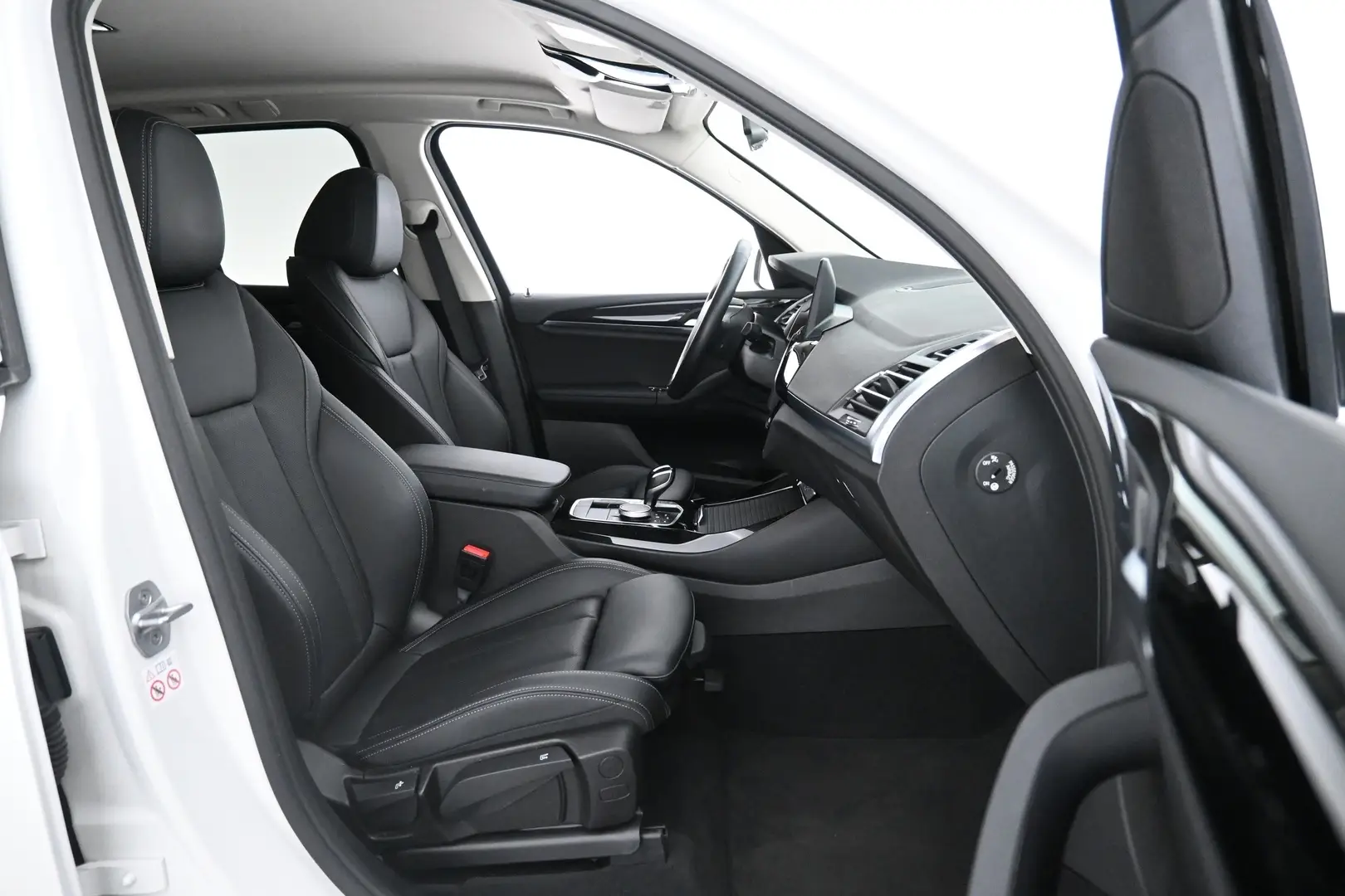 Car Image - 2LRrHMYCHQPuyW3PVj8lou