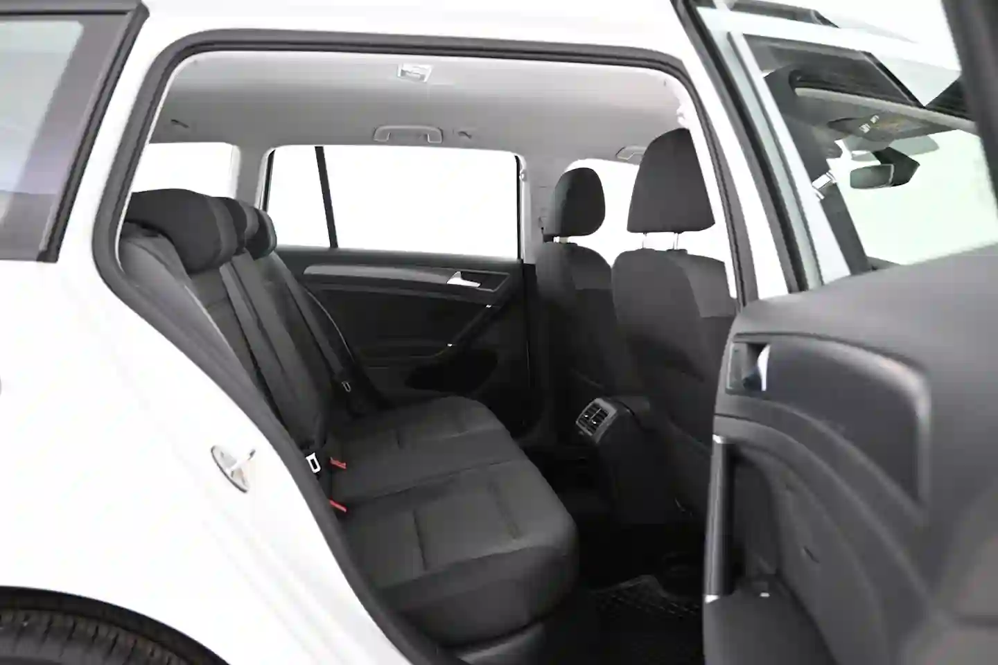 Car Image - 5iYh0U3Akij0GPeJuApsk3