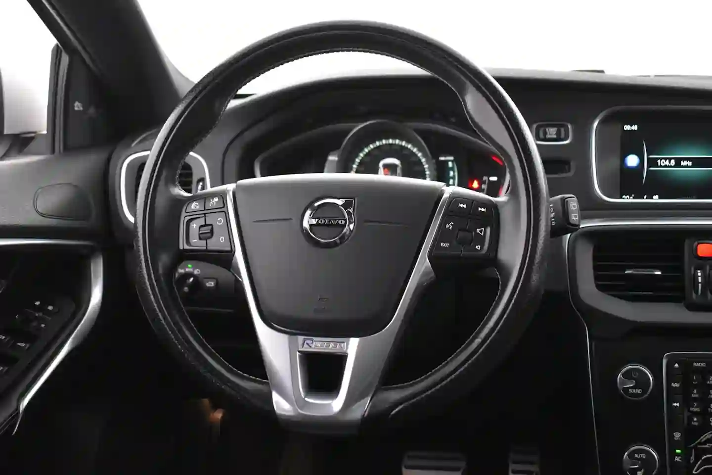 Car Image - ACpPtc6eSuzSezPypMKgg