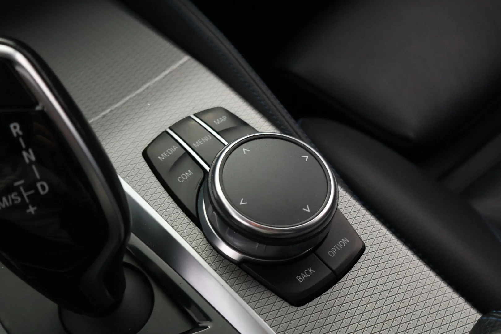 Car Image - 3DmOA0bsZYt5keZviipcvn