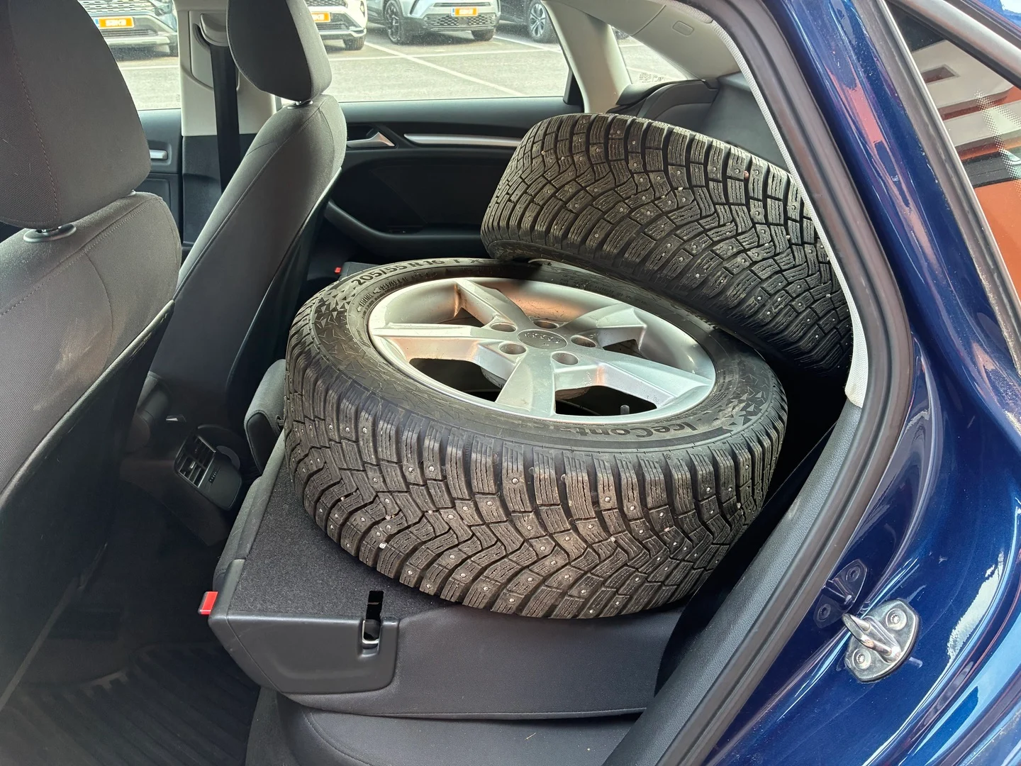 Car Image - Xy9sHnHE8HKHkBIMVVsjt
