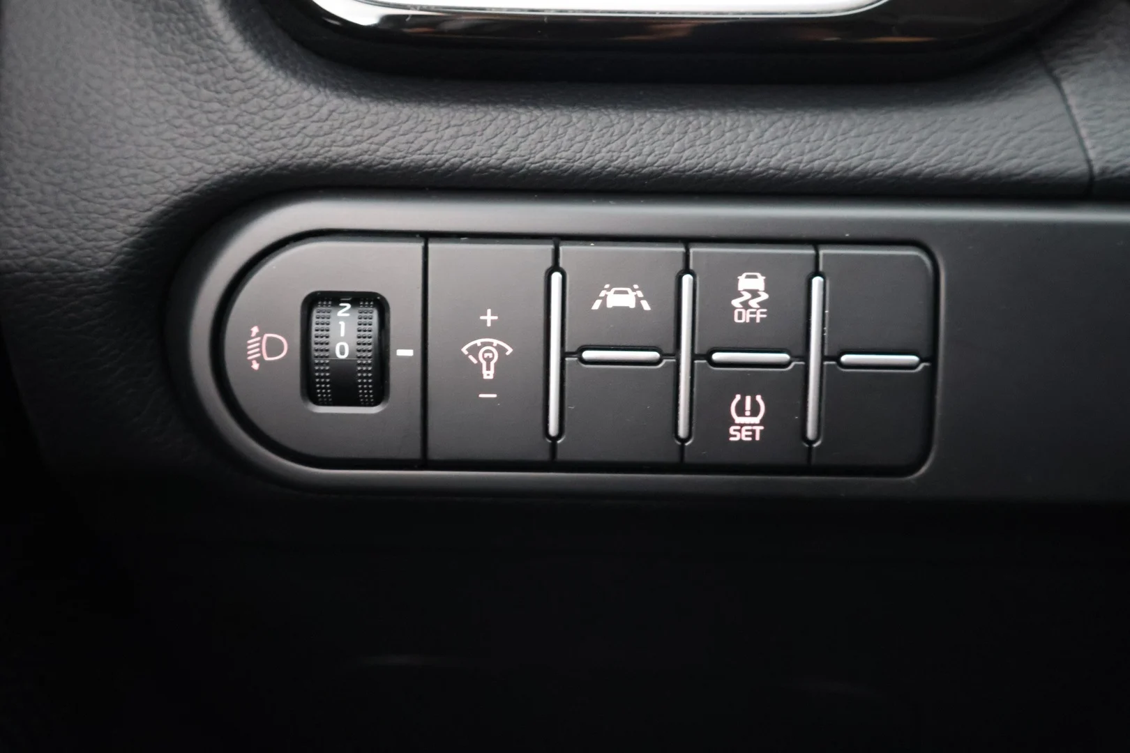 Car Image - 25s0Dg5WlzFAN72DZ9q37F