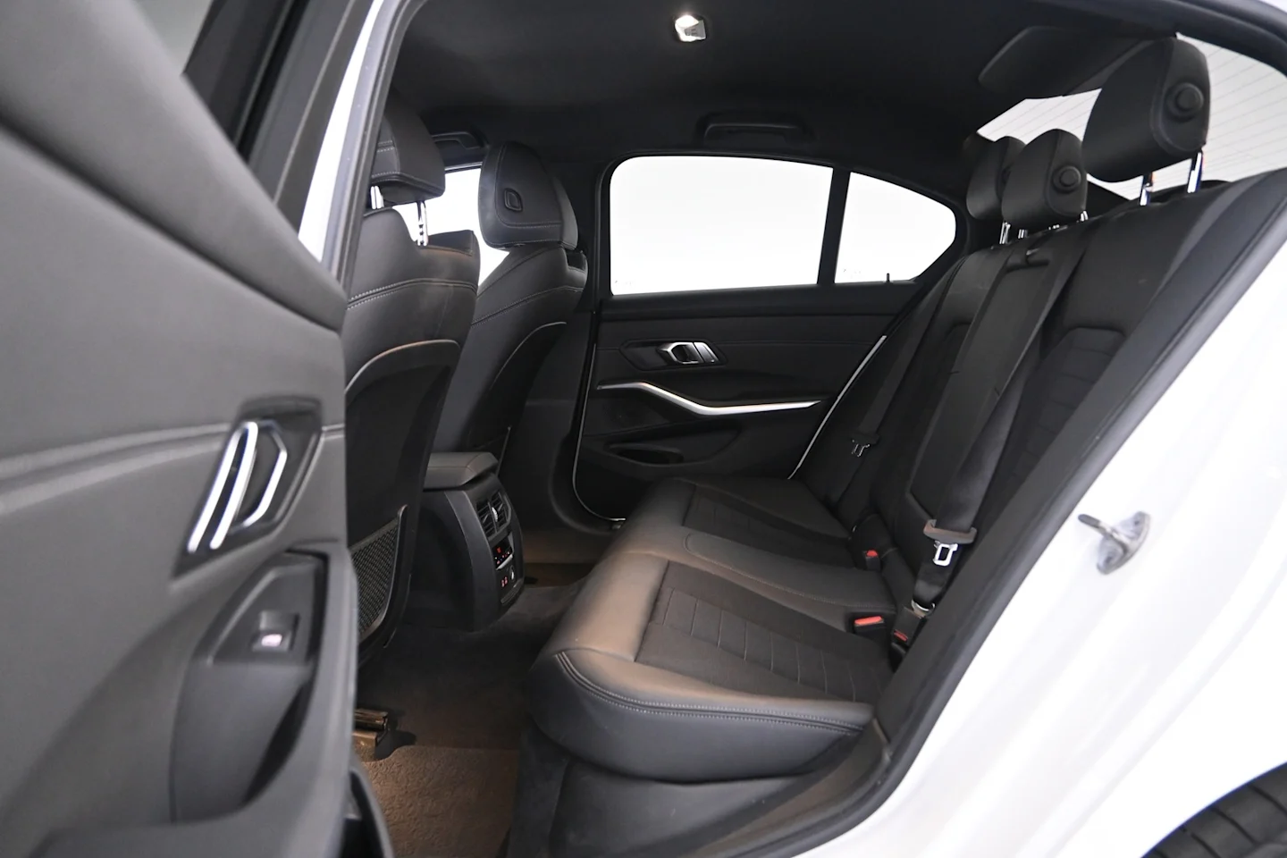 Car Image - ttO12BjdY9JEmiEHLniVh