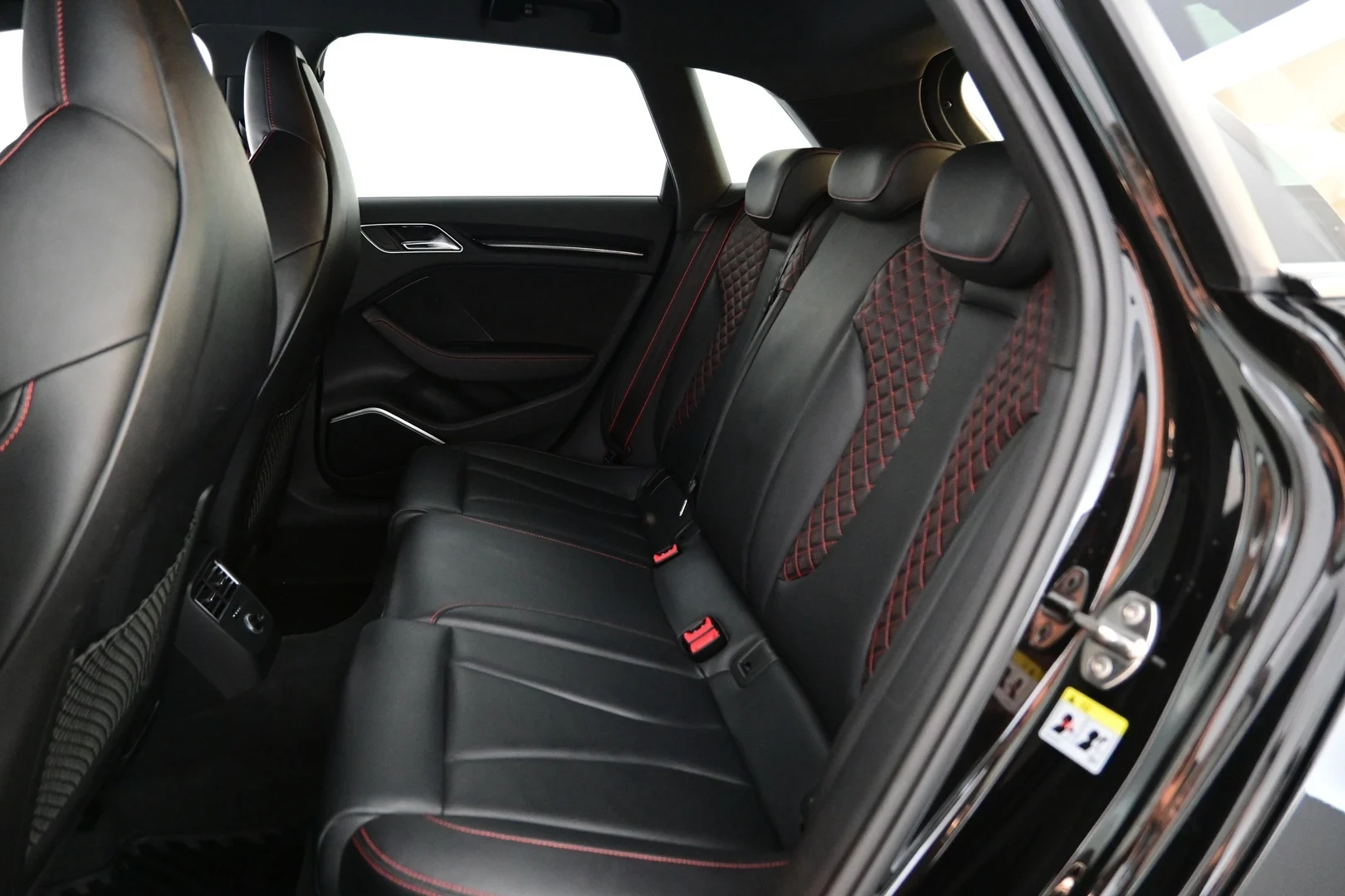 Car Image - ncXfU8ntGLfBv84DLdlz8