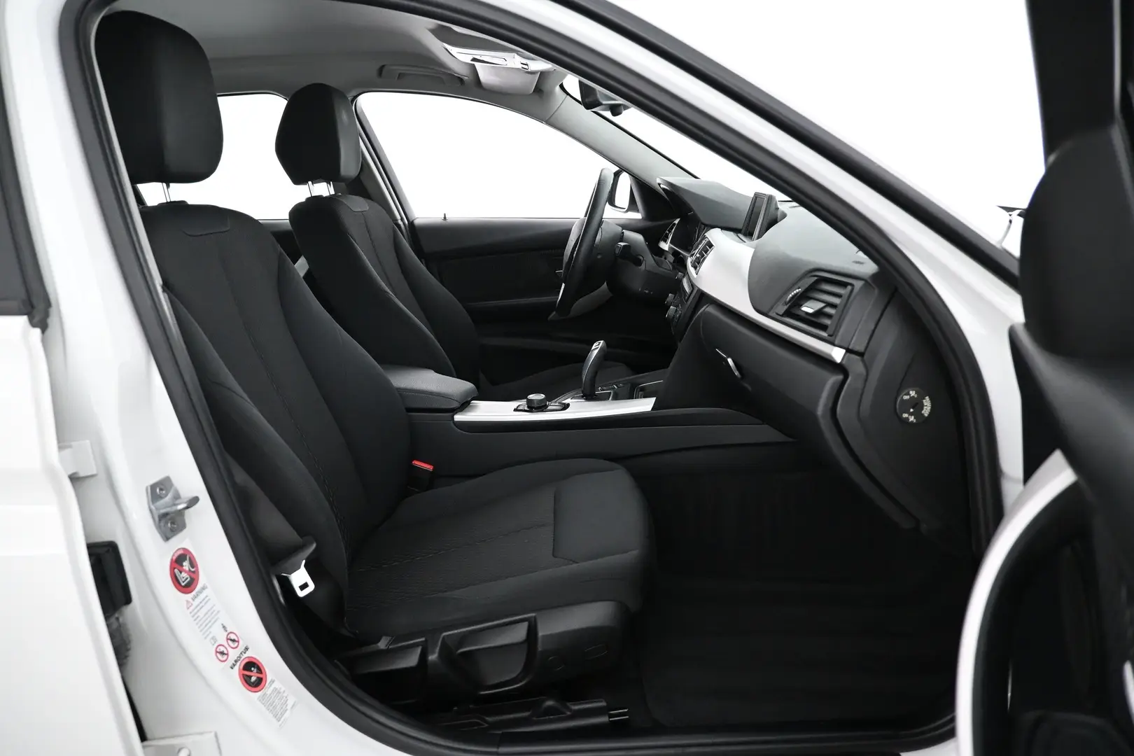Car Image - dL6kL8kPbdXfSG6r5TzPE