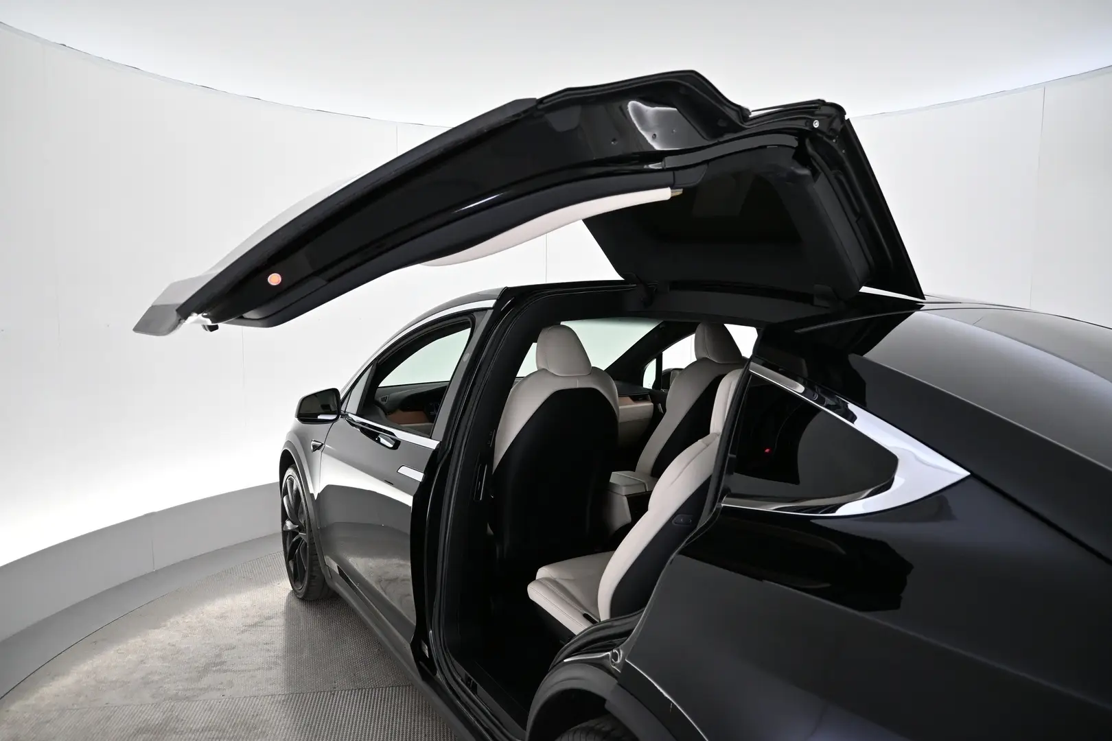 Car Image - 5xEWyQzokrz1wXpsICXpXR