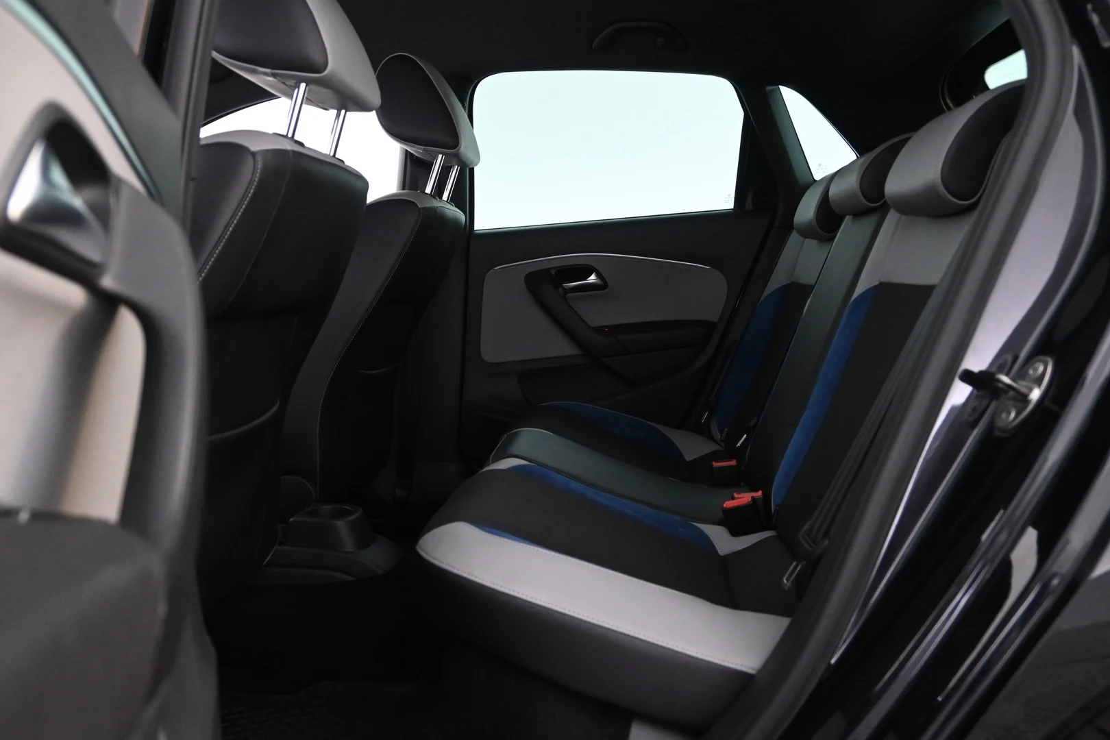 Car Image - 4d8eyiViQL6fZLFlJRC4Pn