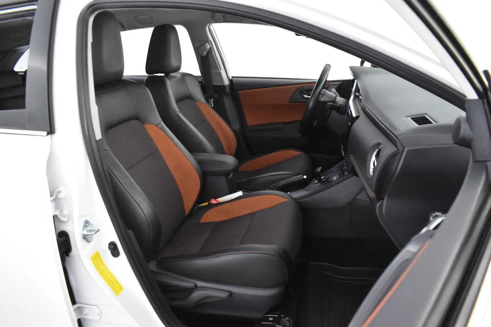 Car Image - 716sLpc6D9aXnenV5L3NyL