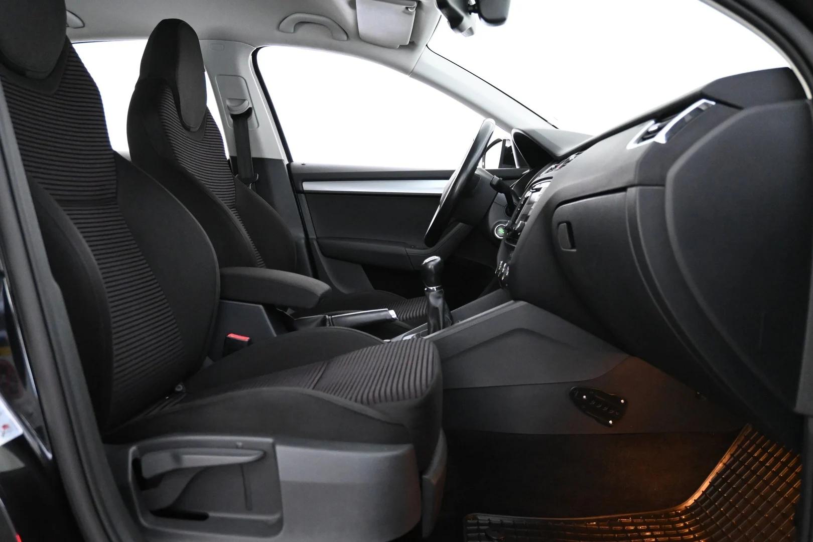 Car Image - 6jtsYMp11MO1omwcLAwjgy
