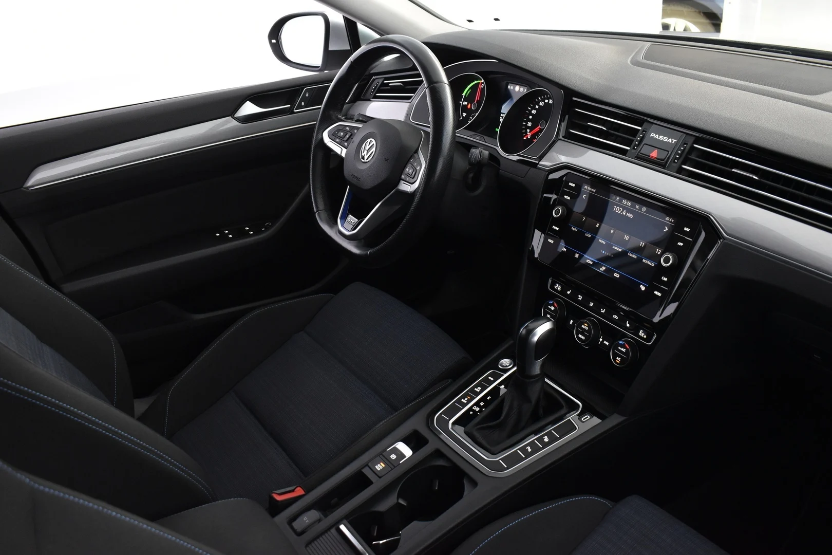 Car Image - yxrTsy2l3ulAghUxL2I4s