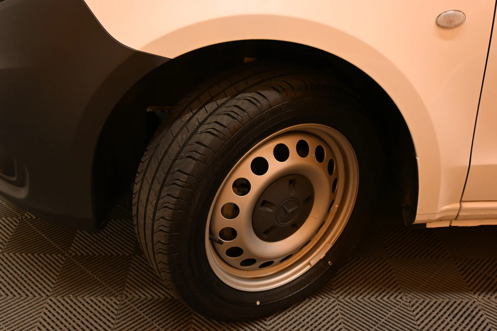 Car Image - 2Q3iFEZdAEeEGjfIf0L535
