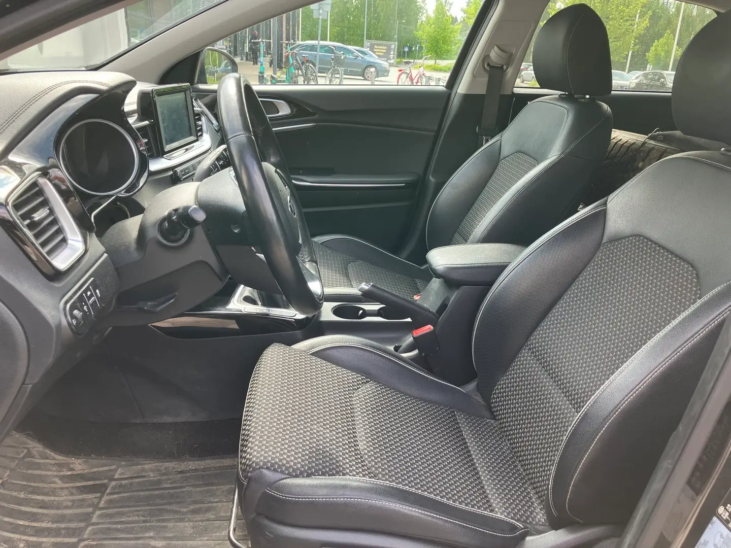 Car Image - 3vIX7nadtls1eiMsJT4uR