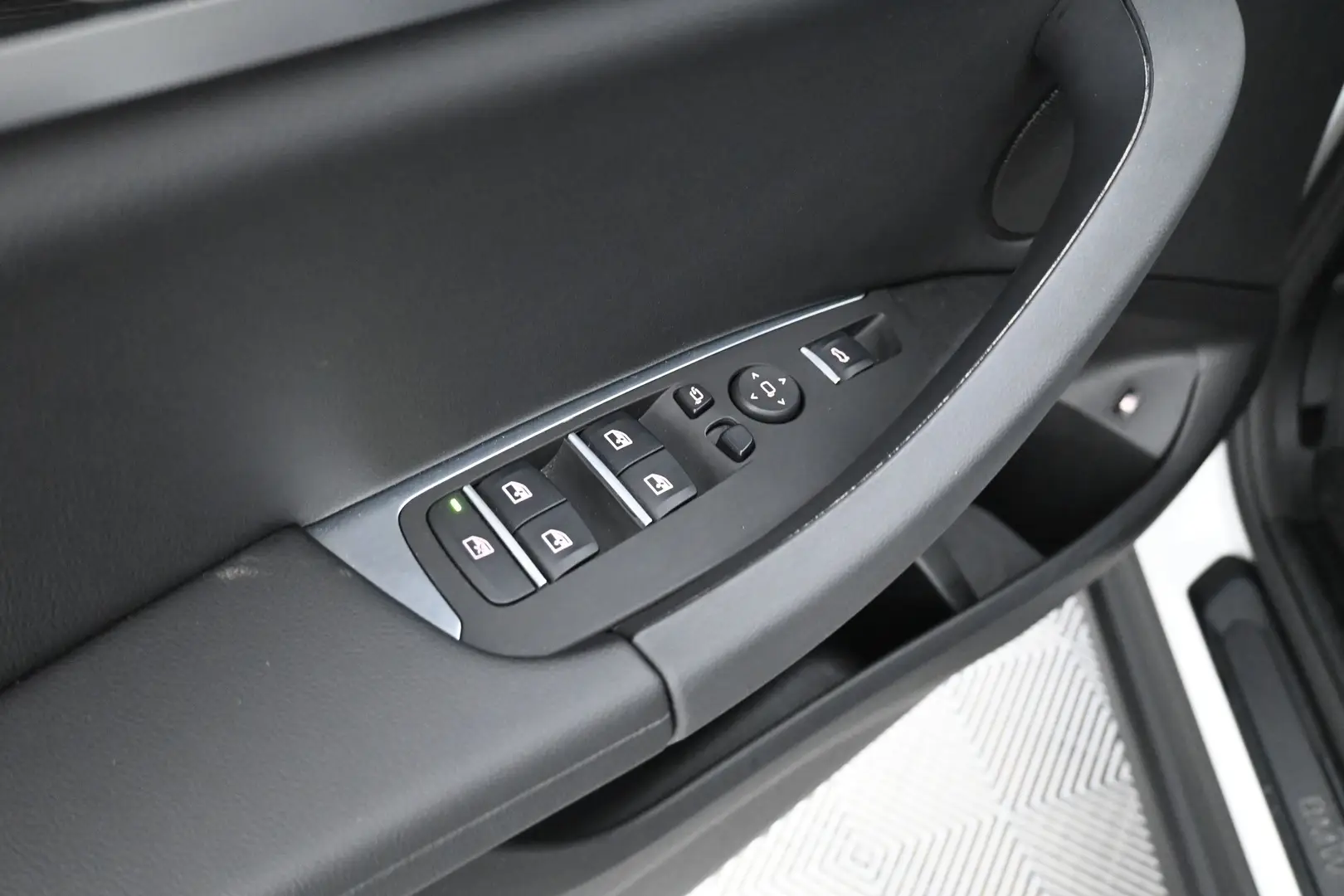 Car Image - 2LRrHMYCHQPuyW3PVj8lou