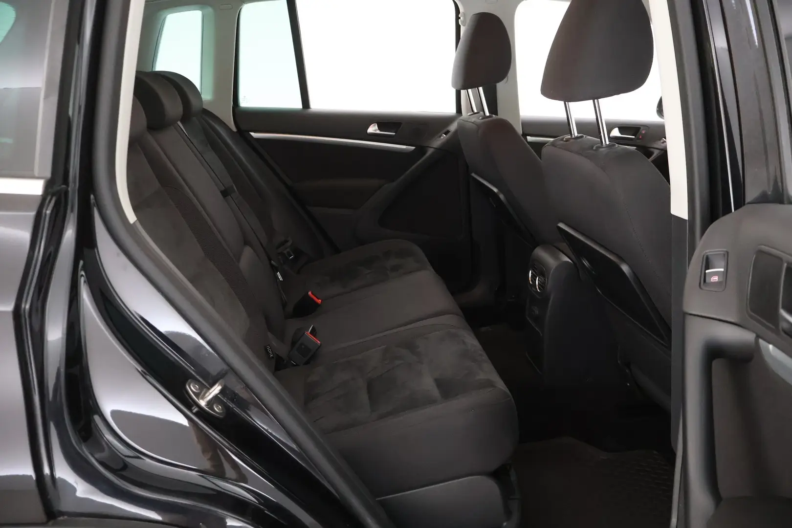 Car Image - 6Dc3yXpnKiczRelKrzDsdI