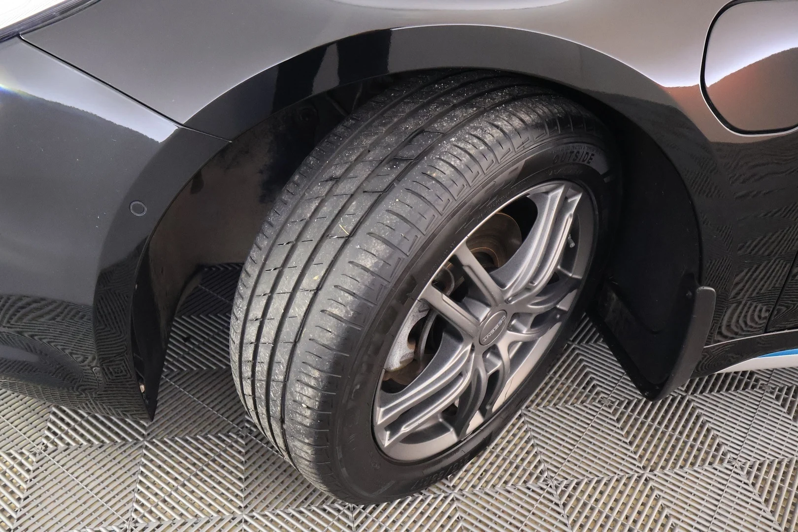 Car Image - 7zwAzq7naGkWZOiazDWP8F
