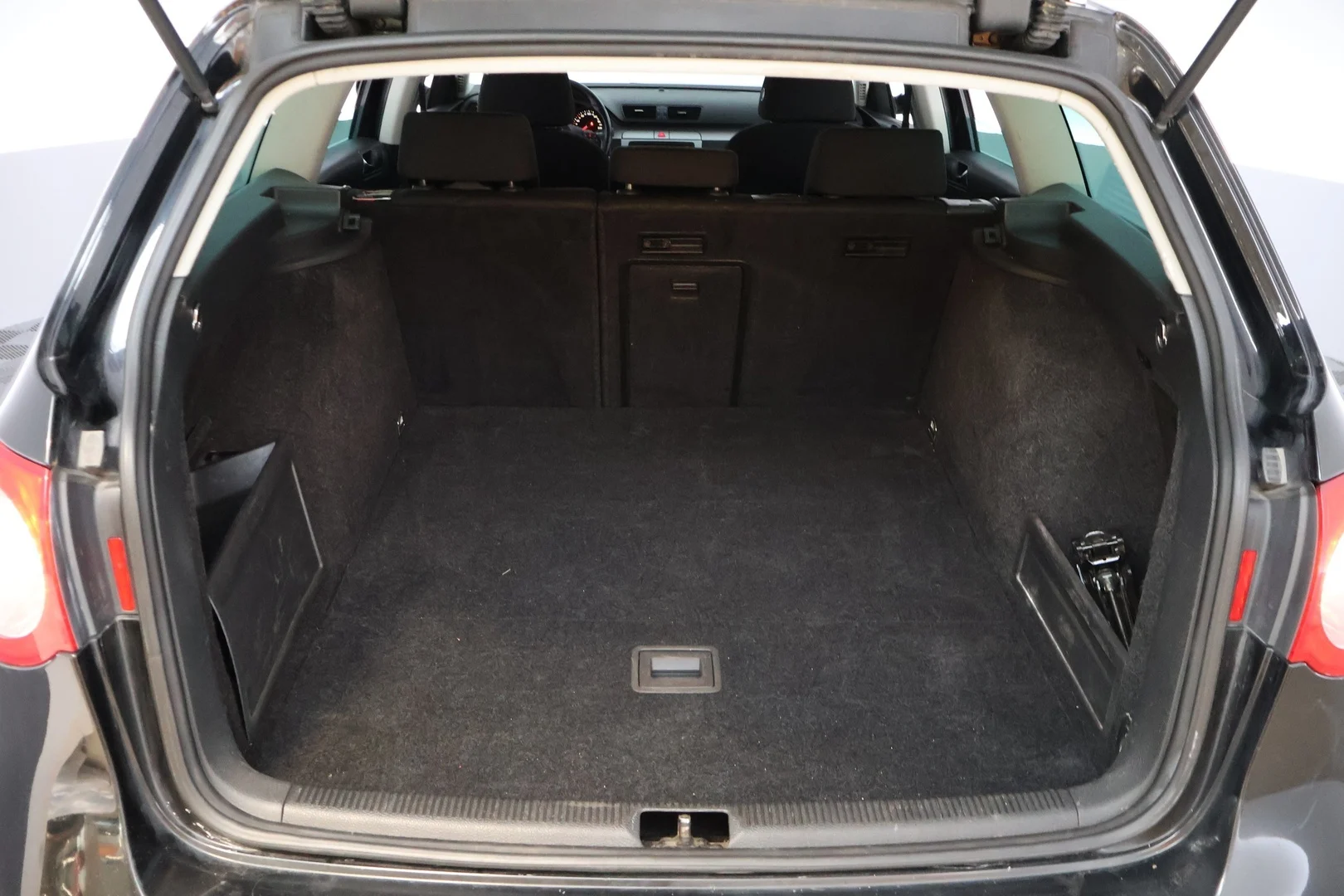 Car Image - mgEis4FRGHcc1MSb4S4tn