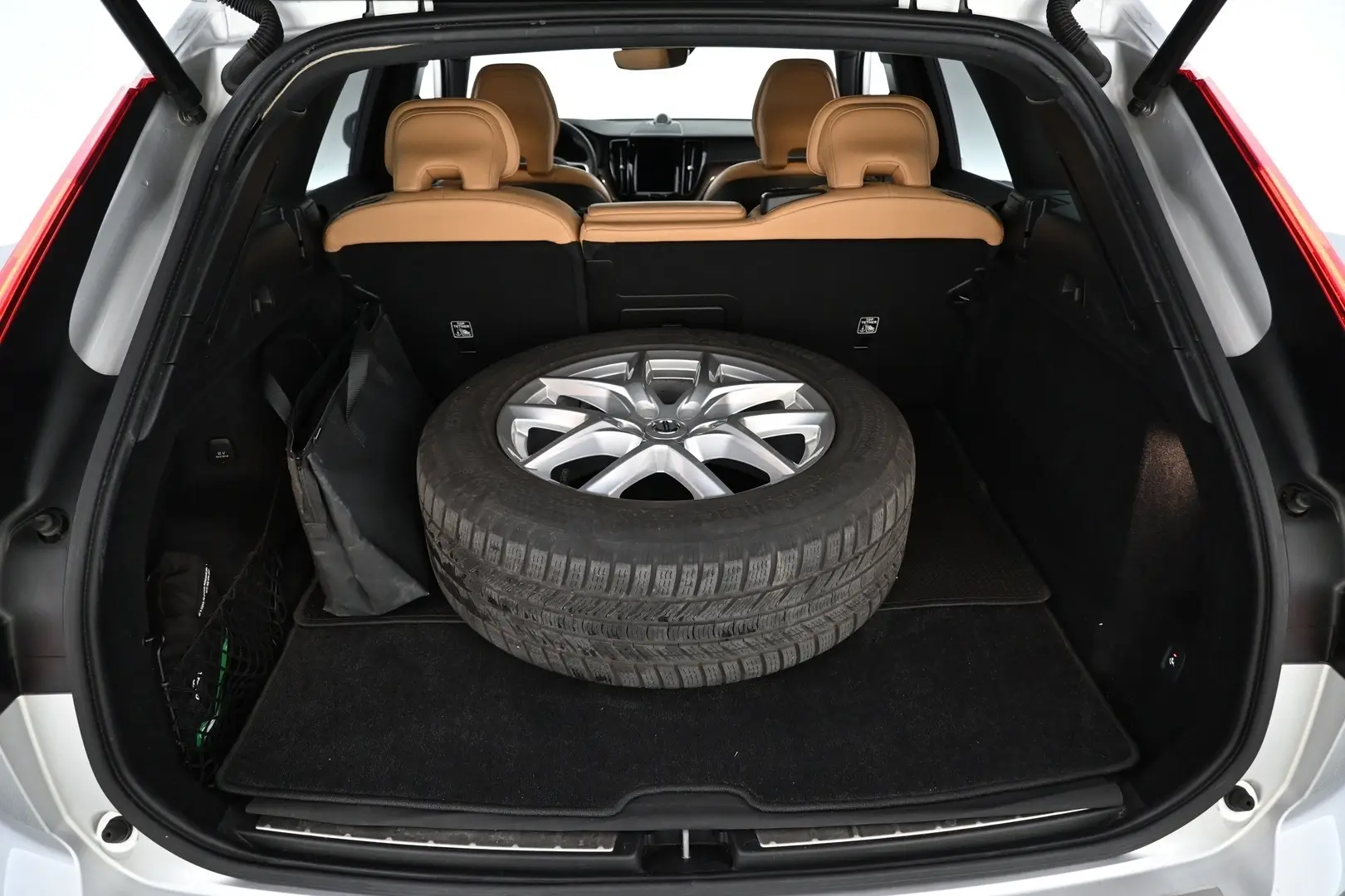 Car Image - 5M6PURsutSWbg7KwL09jTa