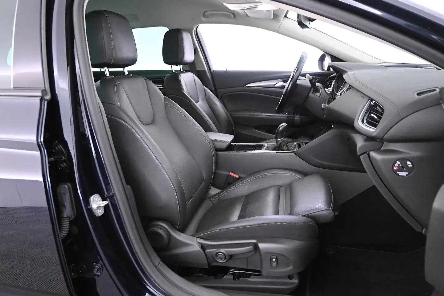 Car Image - 3BFjCAfSifvc17h0rqERSi