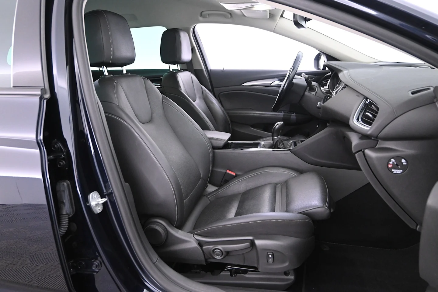 Car Image - 3BFjCAfSifvc17h0rqERSi