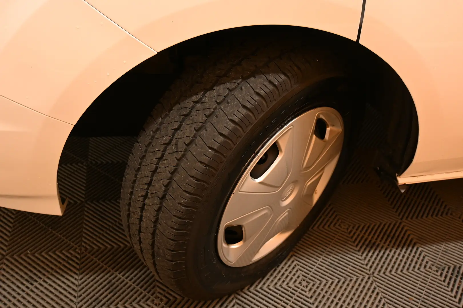 Car Image - 1uWcHi9trDlbs0rS7auOQN