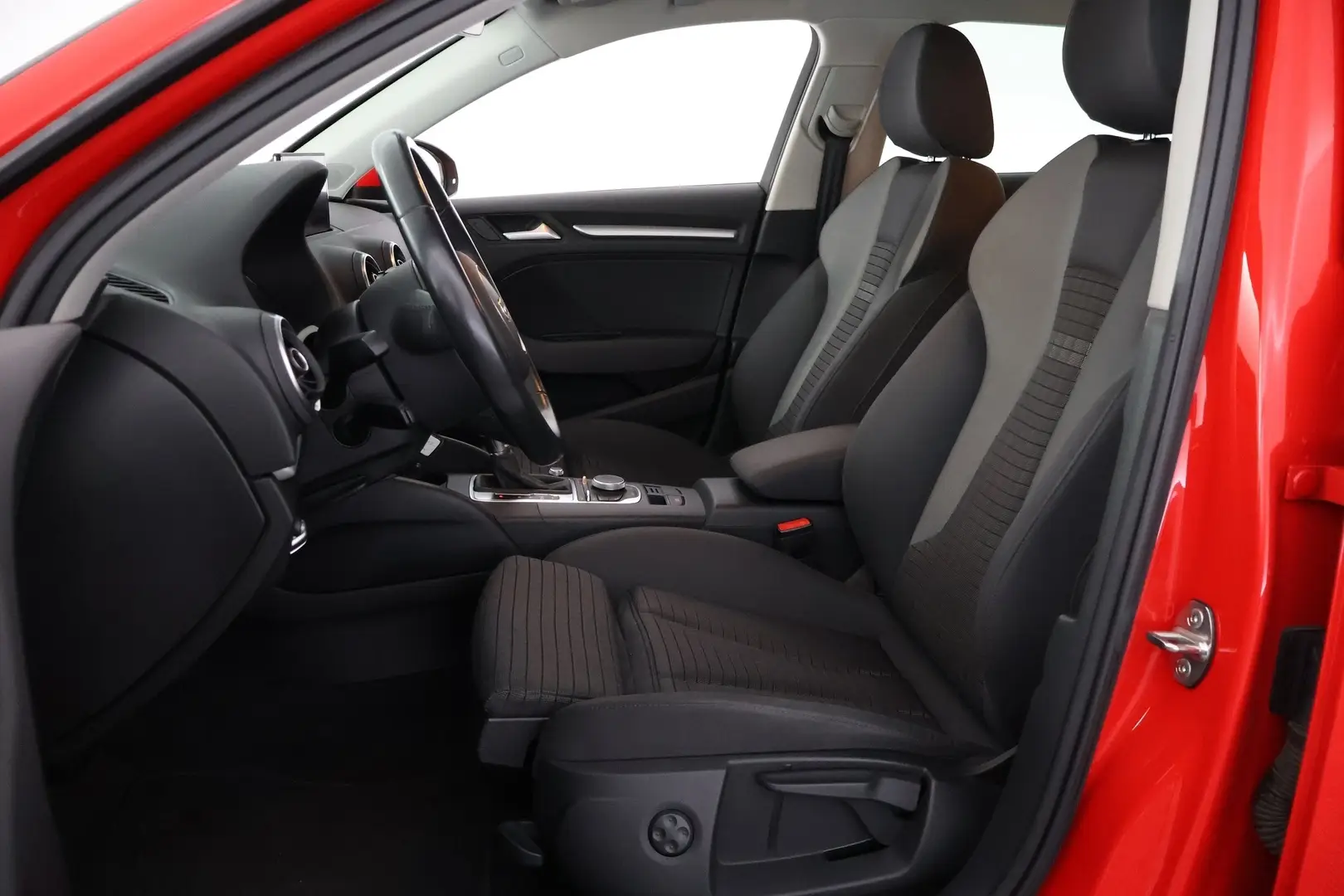 Car Image - W2nxGH5pTogrAjWDQwX2O