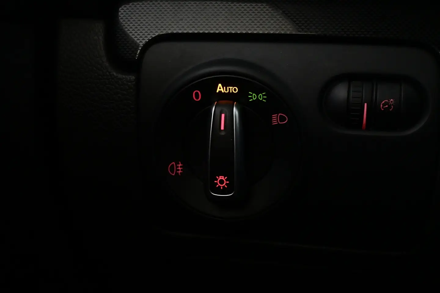 Car Image - HPLOmBcVImYhiydXpxRS5