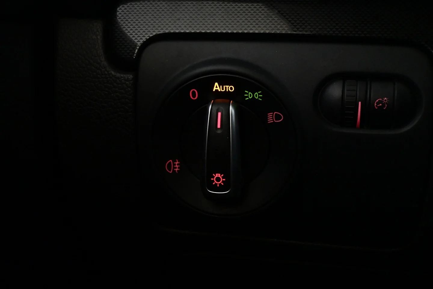 Car Image - HPLOmBcVImYhiydXpxRS5