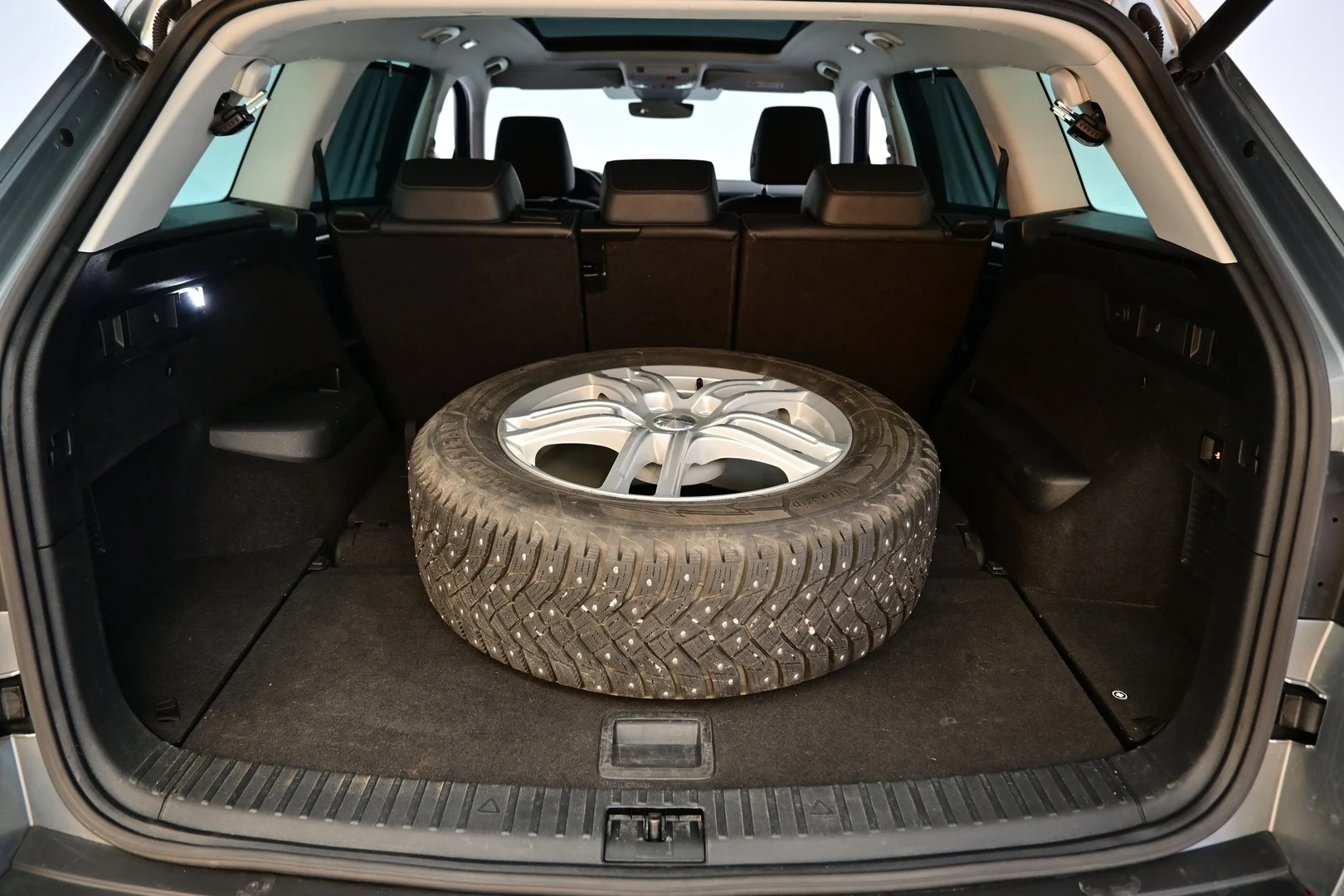 Car Image - 6PUJsTPH1ik7dbEvHgATuY