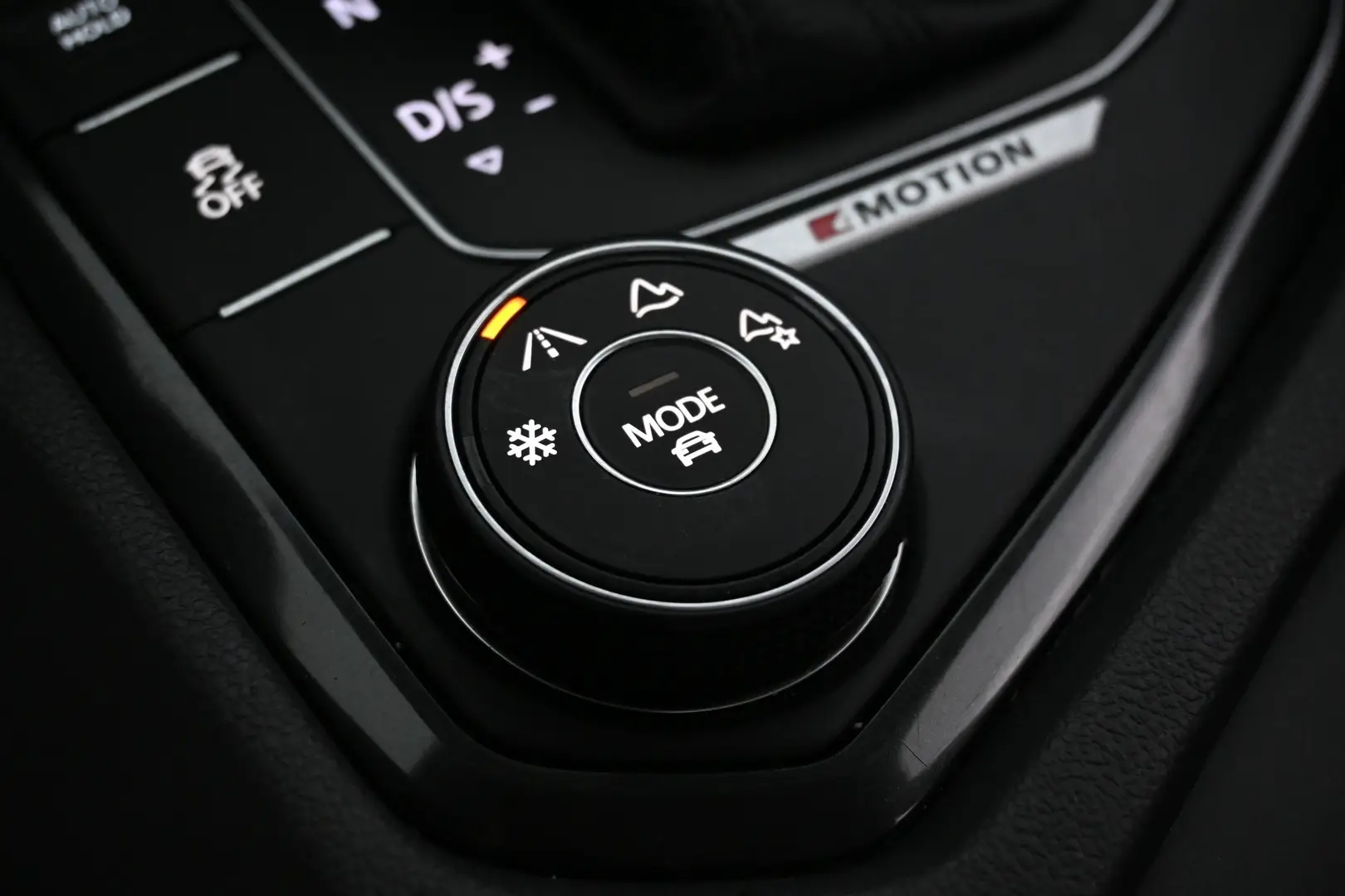 Car Image - 7JBRSnC2MQgP6xfamZeV2X