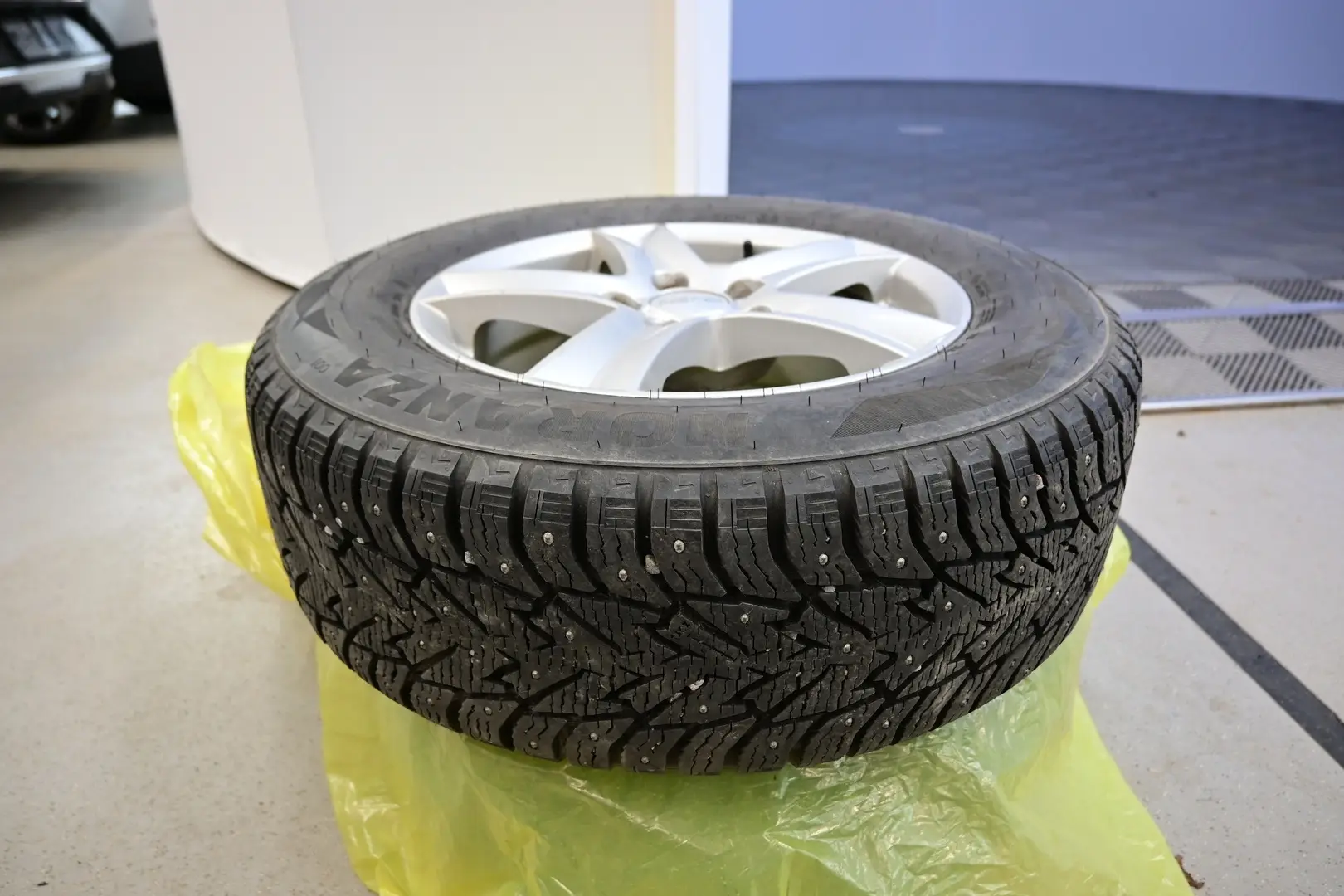 Car Image - 17i5TMwwxzU3sUgJB3Zjp2