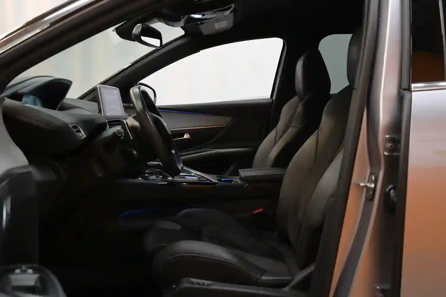 Car Image - 6OzM9BaLn2ZFmYSNowJ2ct