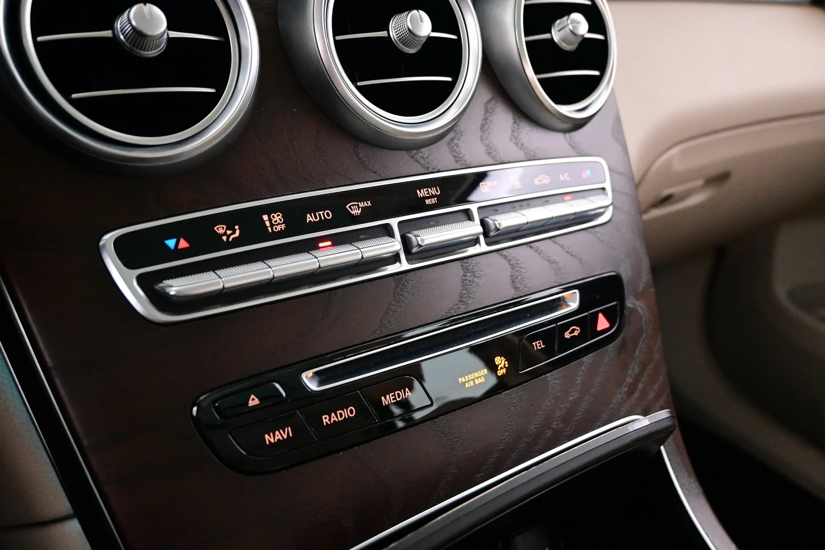 Car Image - 50xK9rGvfLvoOVHrBO6w2l
