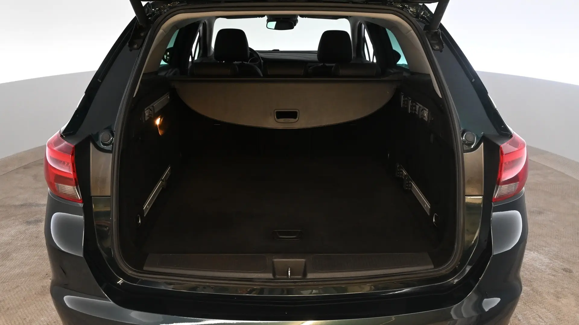 Car Image - 7w1HkwvMwyK6uYMGt5WtCa