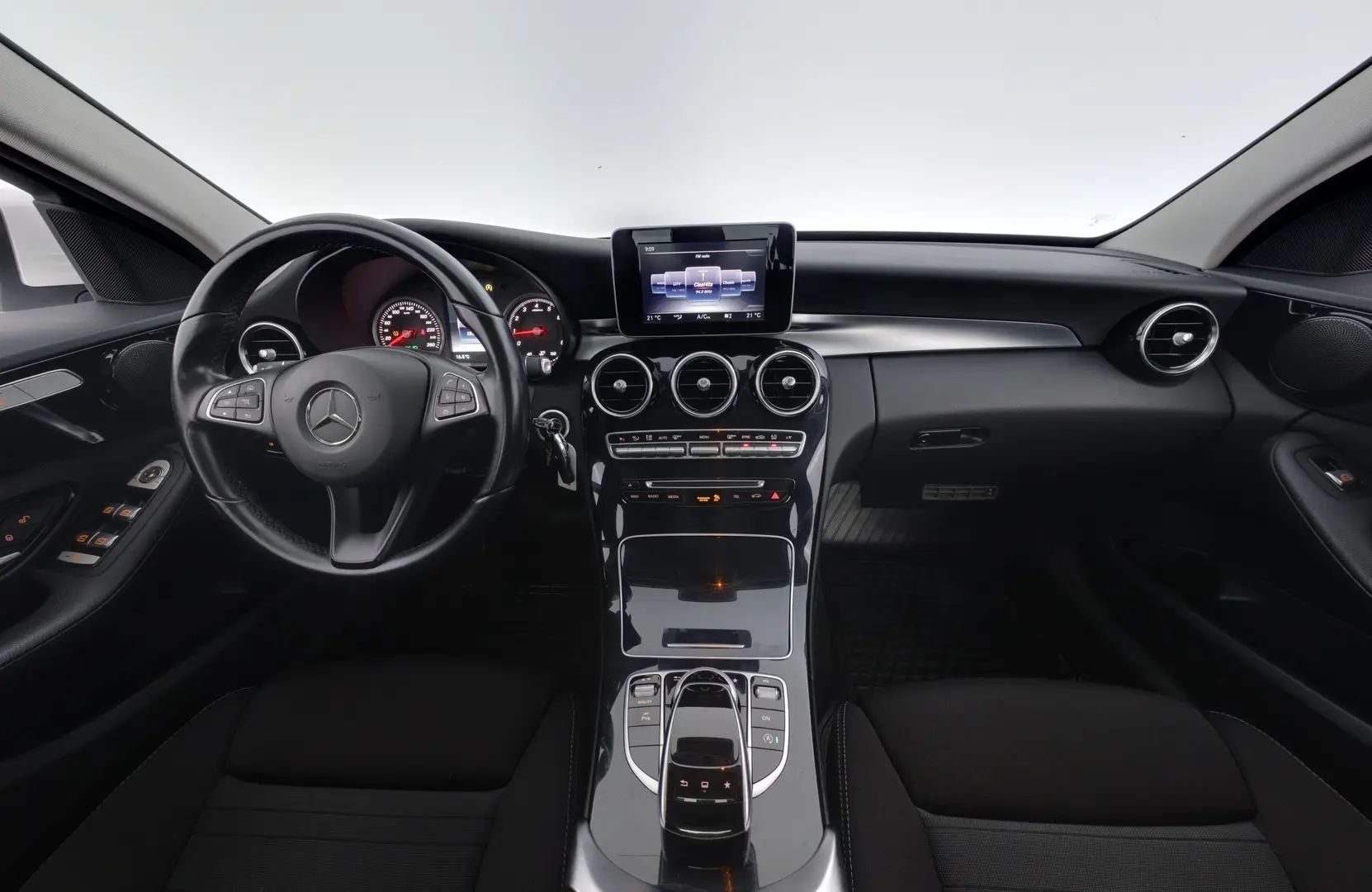 Car Image - 5j41GQu0XAtiKu8MjGRNON