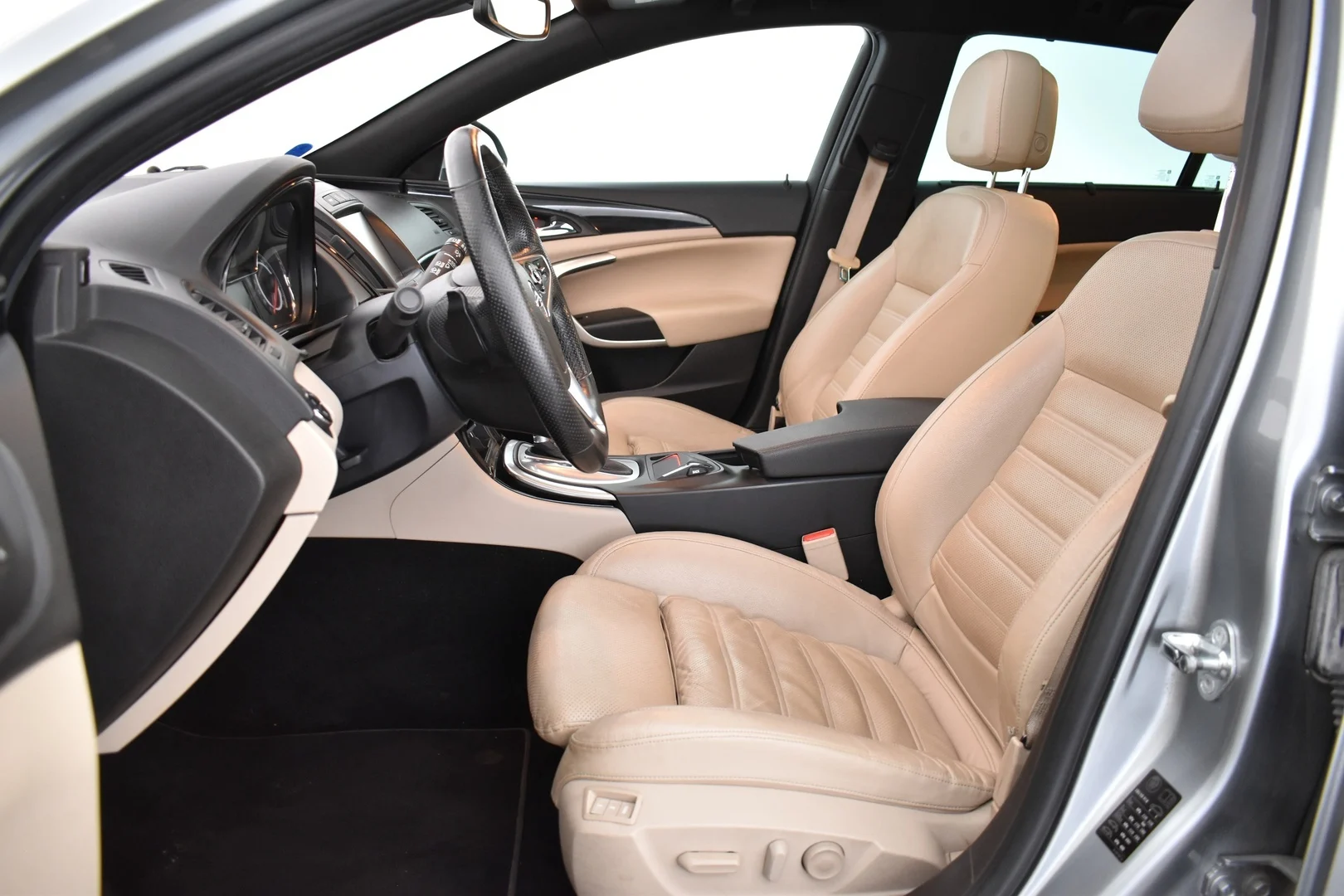 Car Image - 1OeKQNtvVNO9eslCR1L5JV