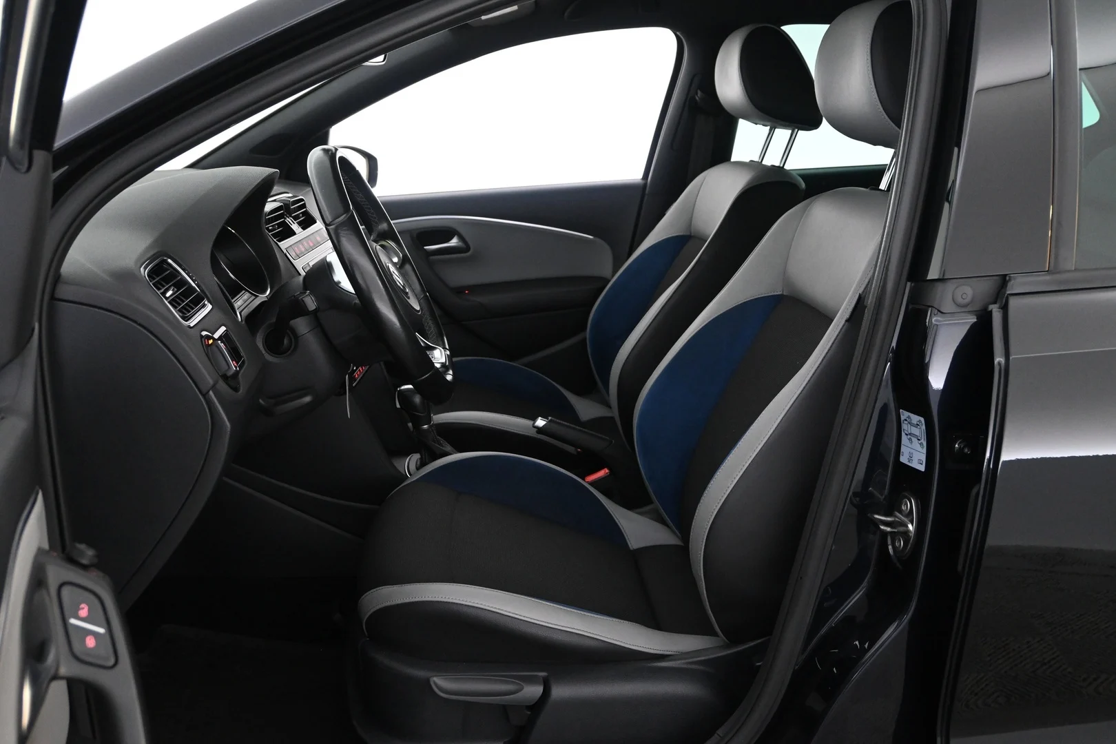 Car Image - 4d8eyiViQL6fZLFlJRC4Pn