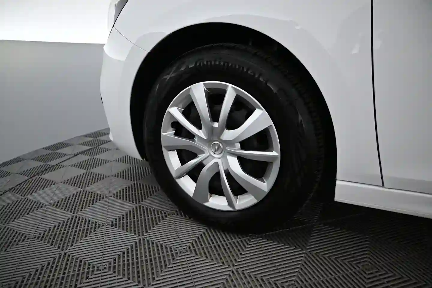 Car Image - 2B50P9udgfhTqeIofz3SJF