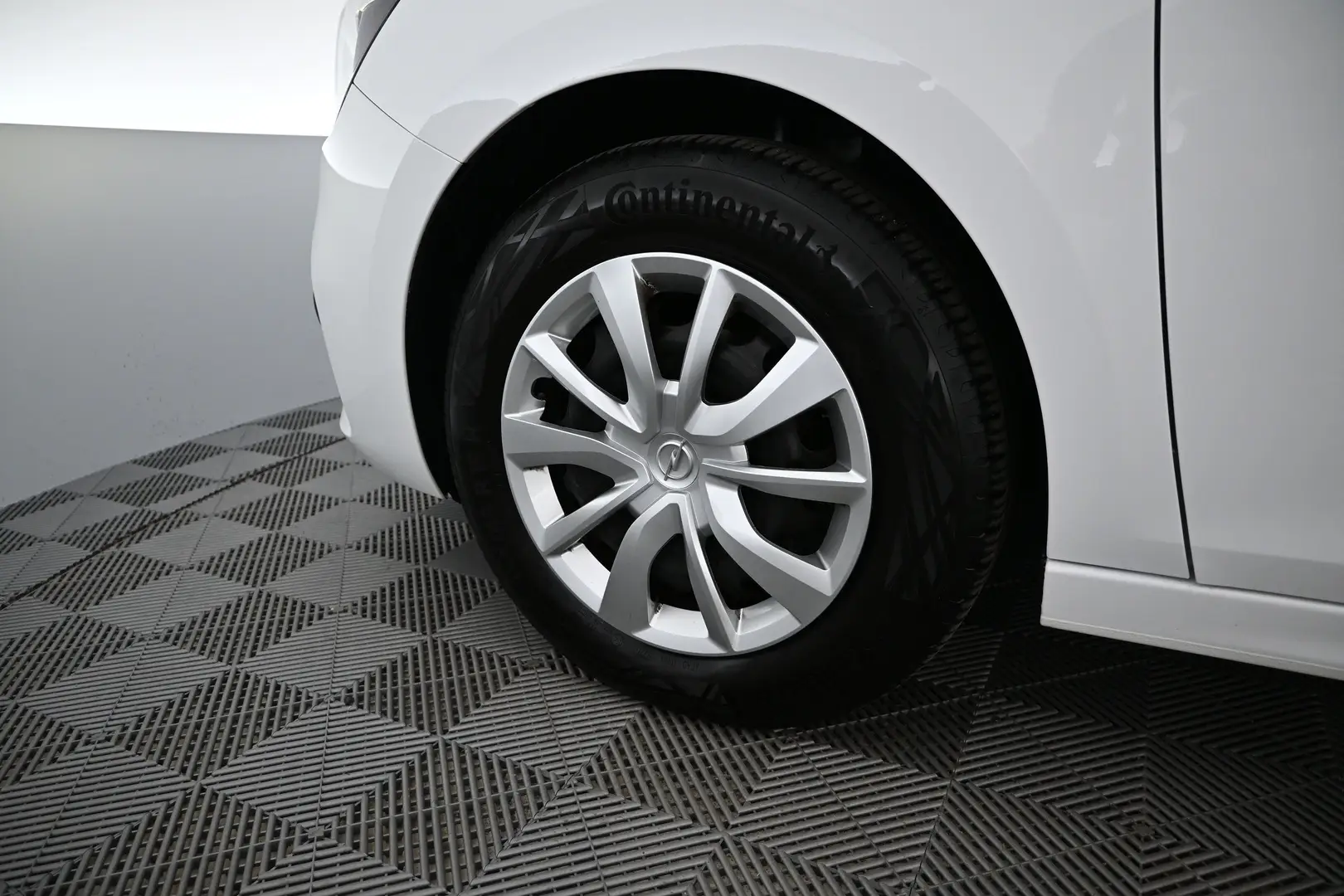 Car Image - 2B50P9udgfhTqeIofz3SJF