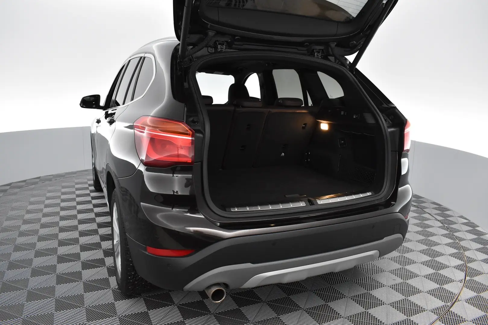 Car Image - 1BcrXf7zM4VyWaR5oYEuRp
