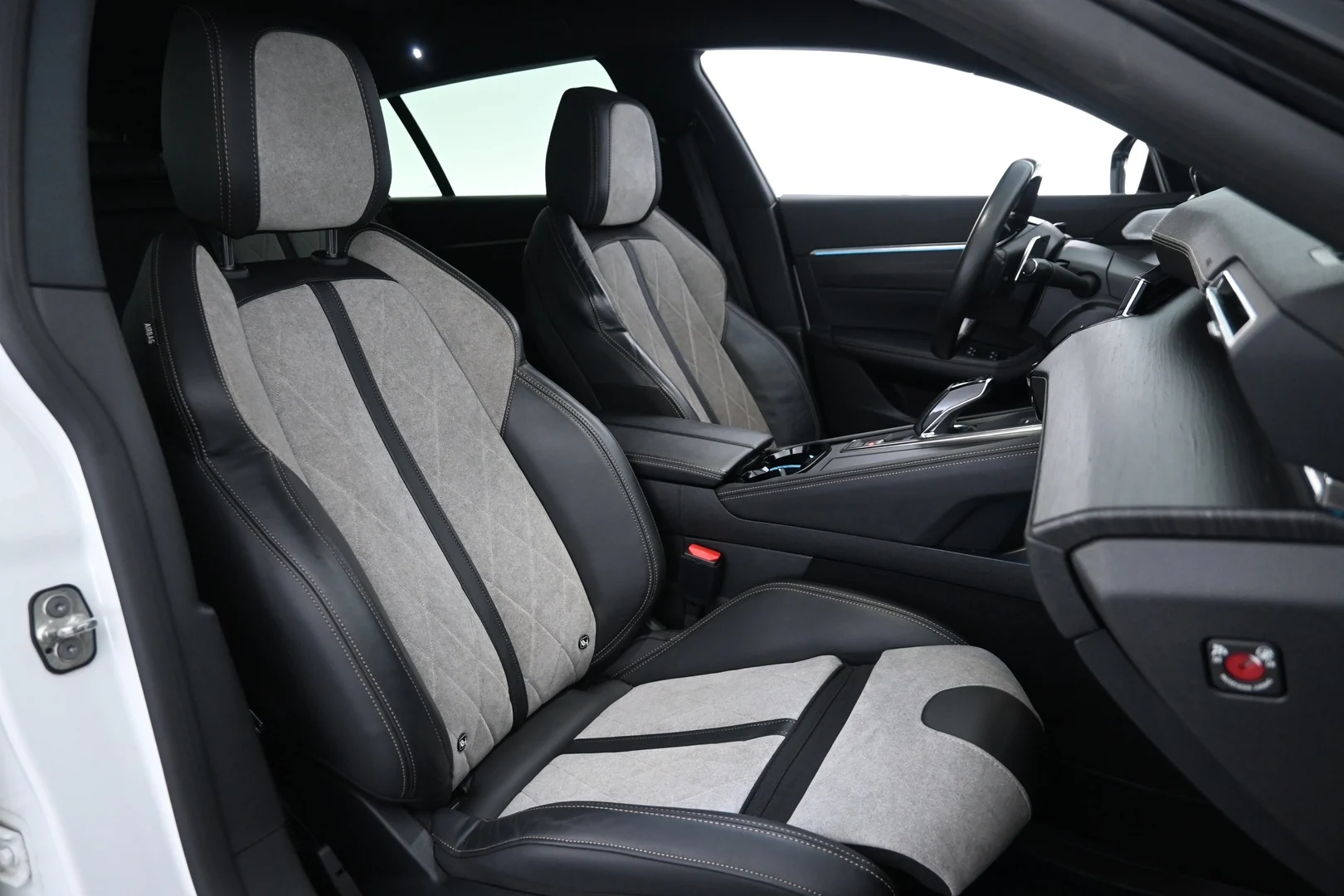 Car Image - pPglQ8675fvRtxNwjdOy8