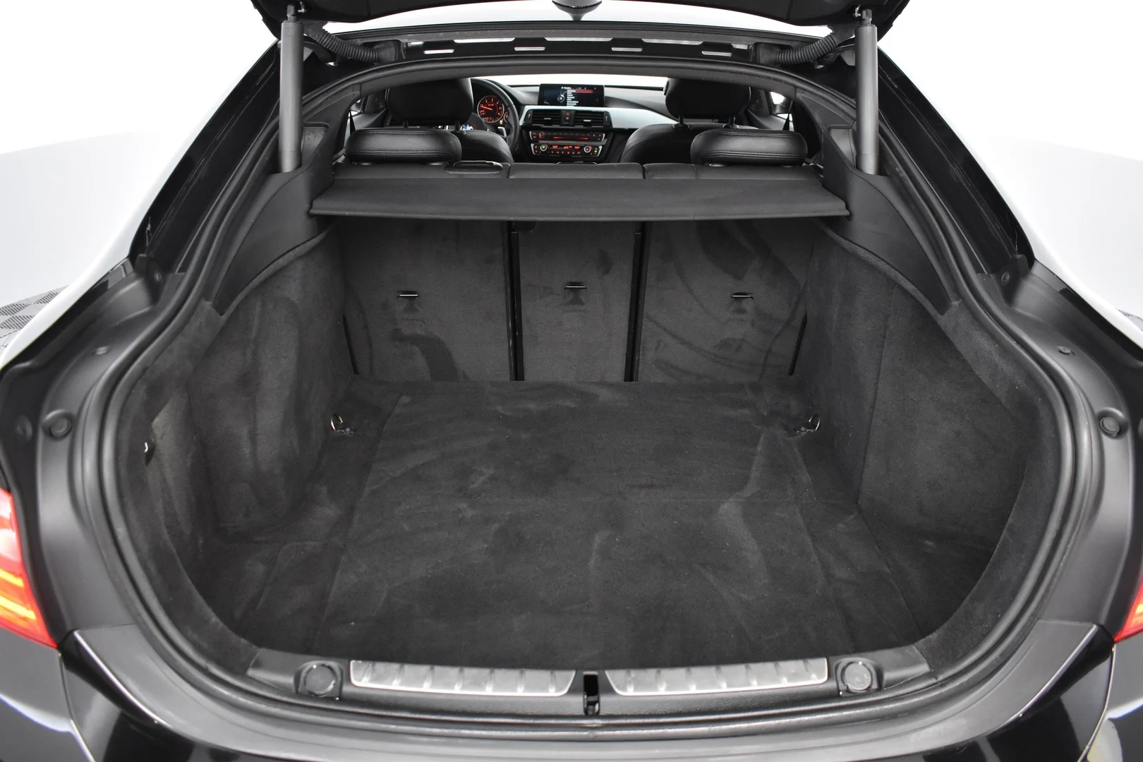 Car Image - 4w0cXYo4YtfZScTXP9ZzLh