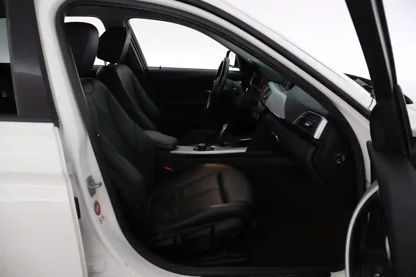 Car Image - 7uDwTd9yiFSF0mu9nd8U1c