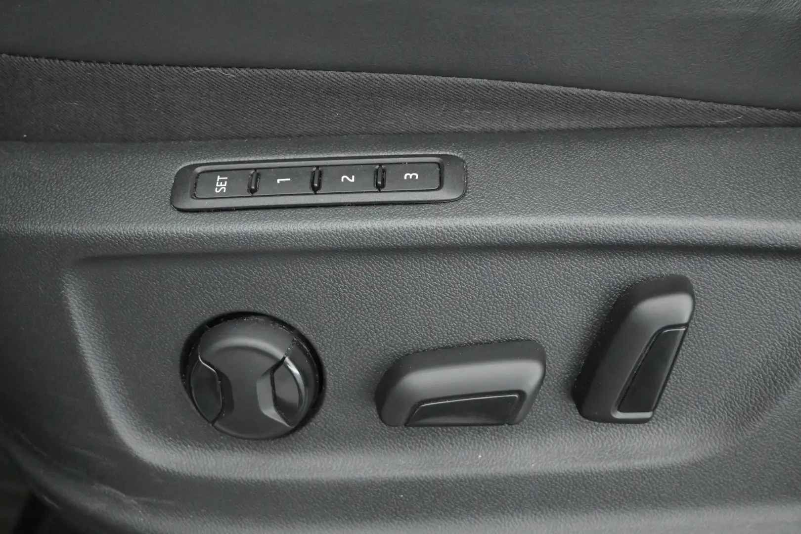 Car Image - 5Q7TPXnHgjJXTB5Whzotox