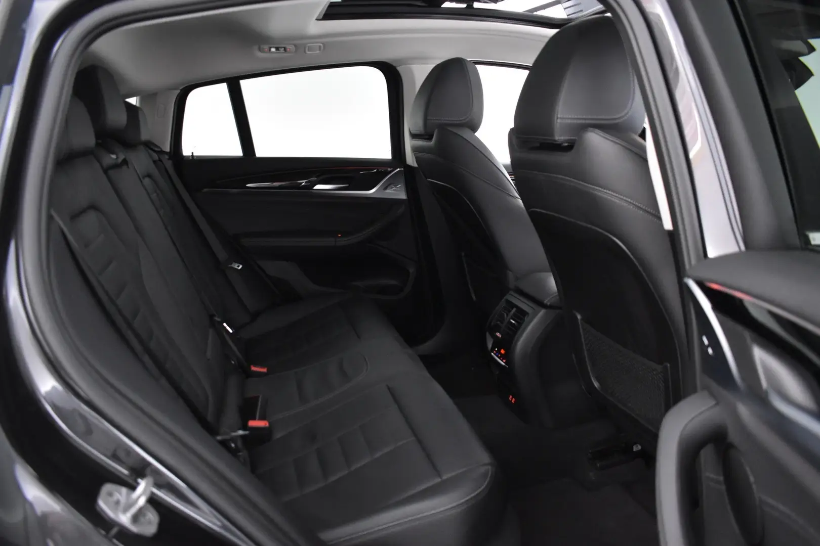 Car Image - 4dNVP0rMG39q8JESkqjCt4