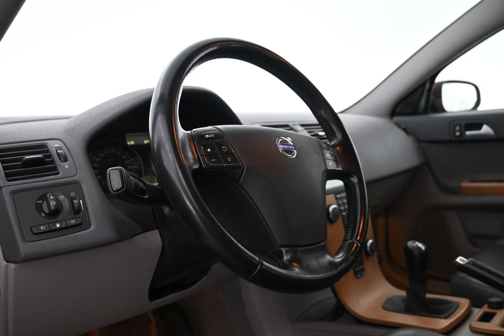Car Image - UijPY7h6xr7E59Tb2Cs9N